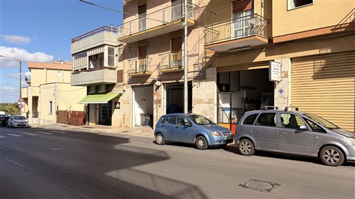 Appartamento Al Piano Ammezzato Di 2 Vani Oltre Accessori. Doppia Esposizione.